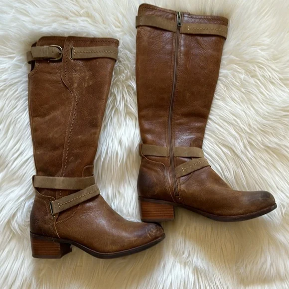 UGG Australia Darcie Boot in Chestnut - Picture 2 of 8